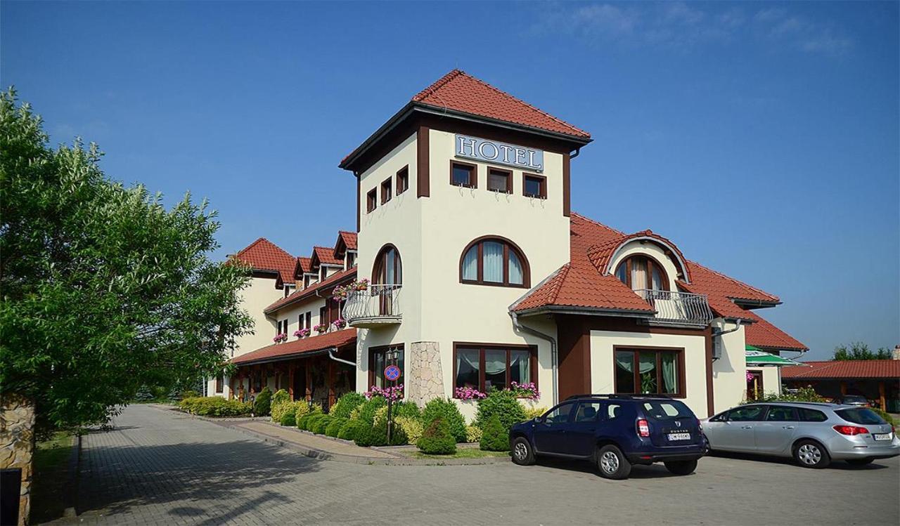 Hotel Tyniecki Krakow Ngoại thất bức ảnh